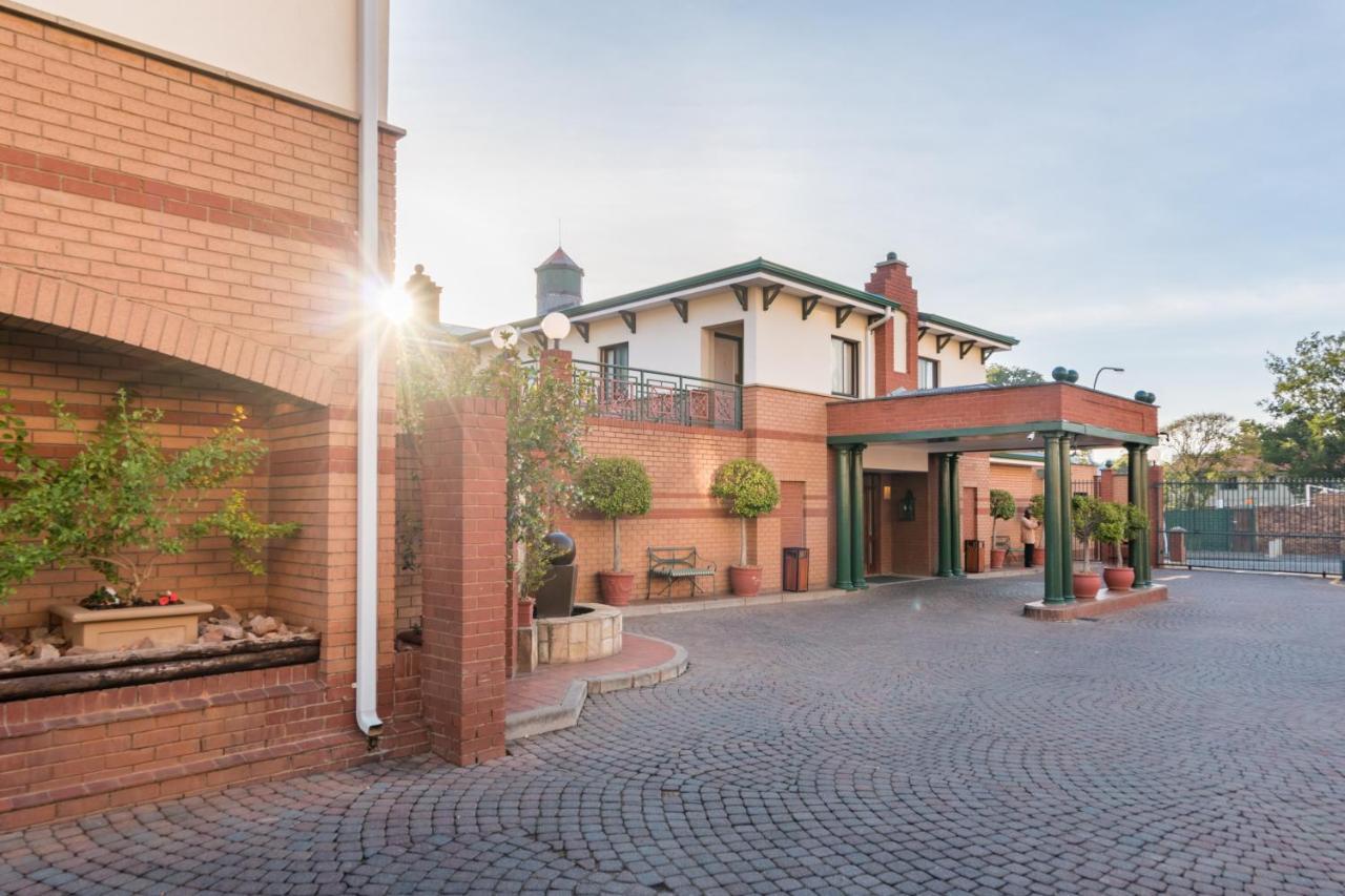 Courtyard Hotel Rosebank Johannesburgo Exterior foto