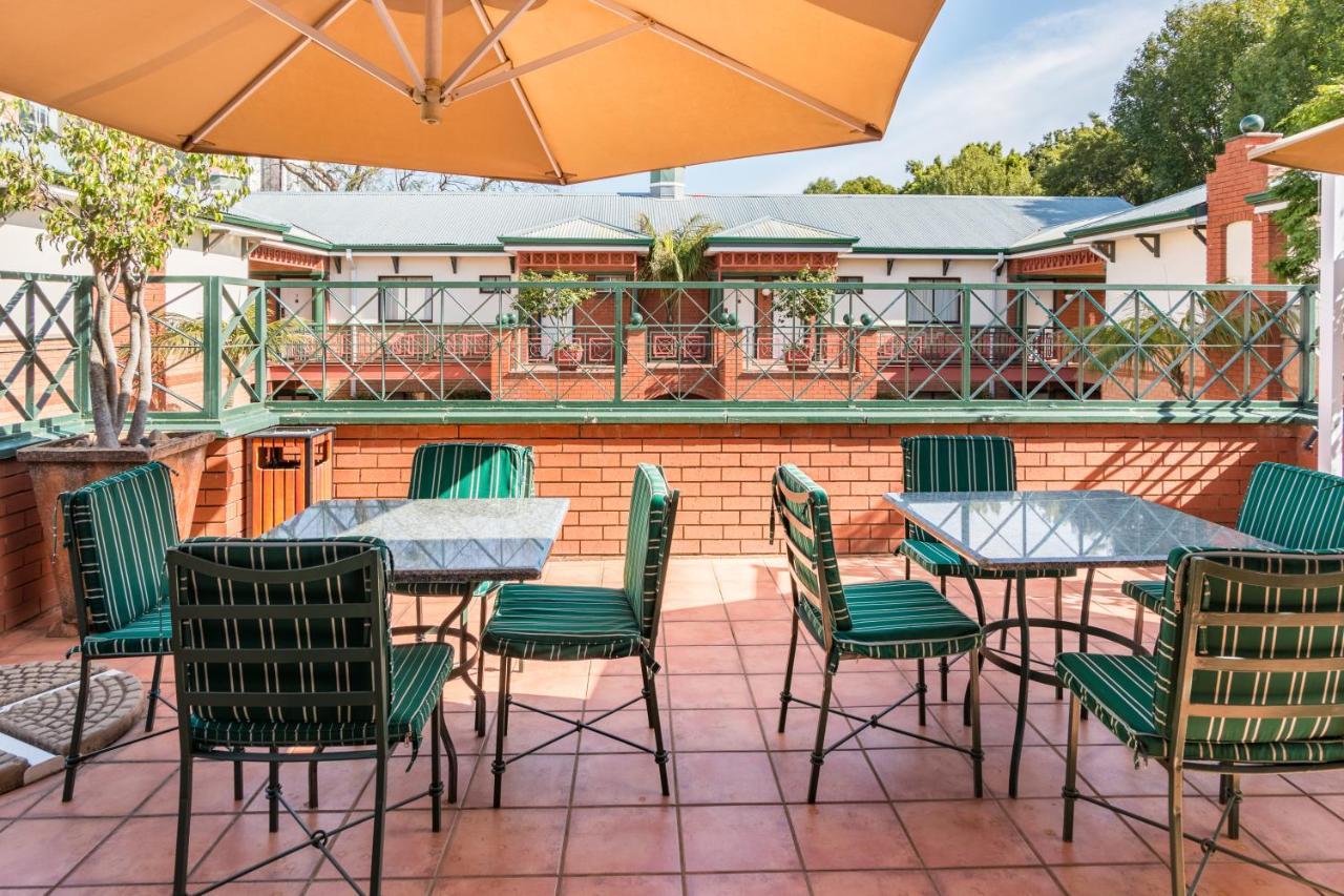 Courtyard Hotel Rosebank Johannesburgo Exterior foto