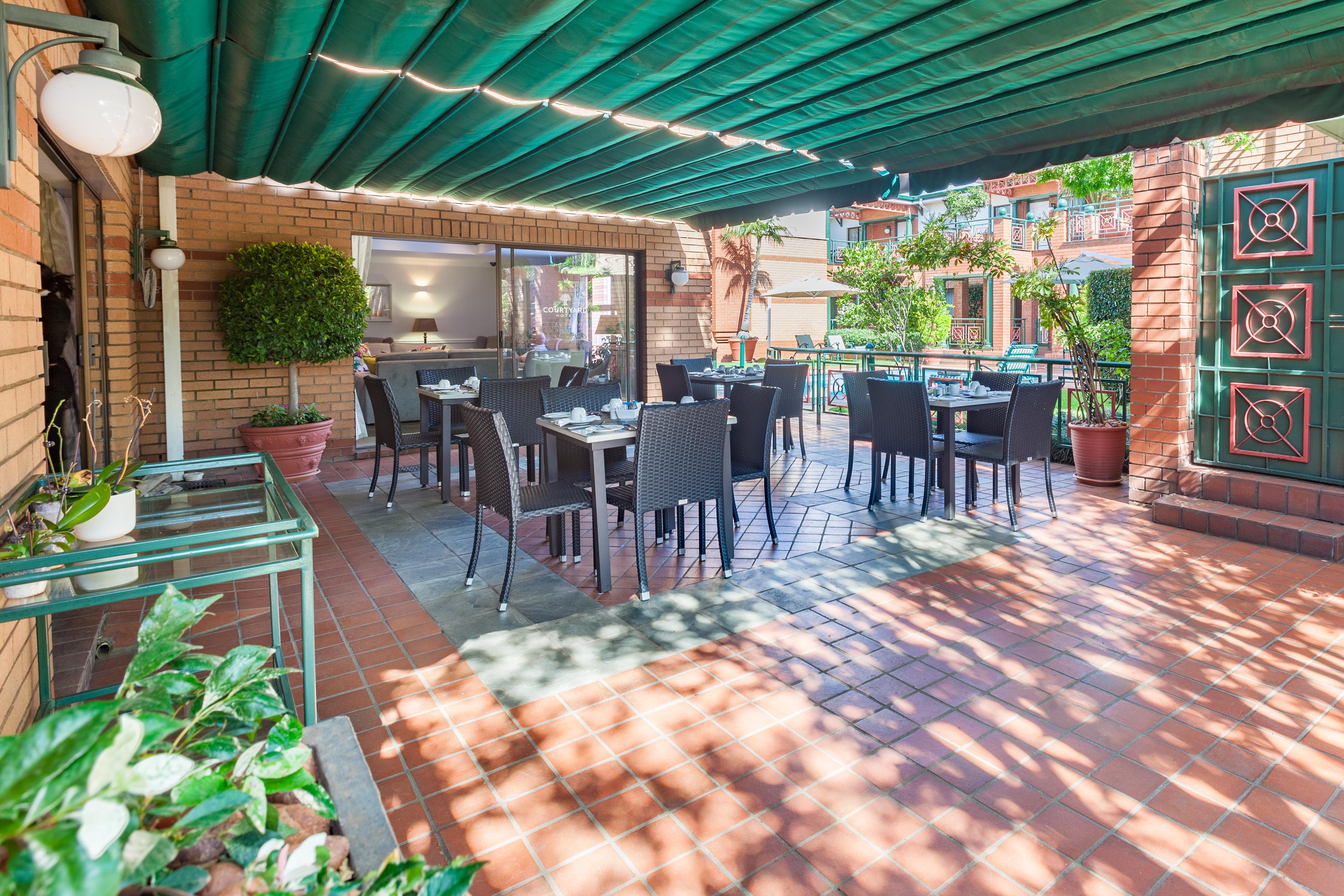 Courtyard Hotel Rosebank Johannesburgo Exterior foto