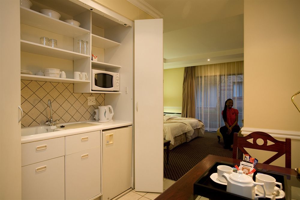 Courtyard Hotel Rosebank Johannesburgo Exterior foto