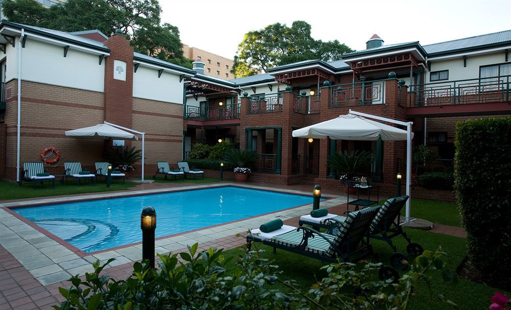 Courtyard Hotel Rosebank Johannesburgo Exterior foto