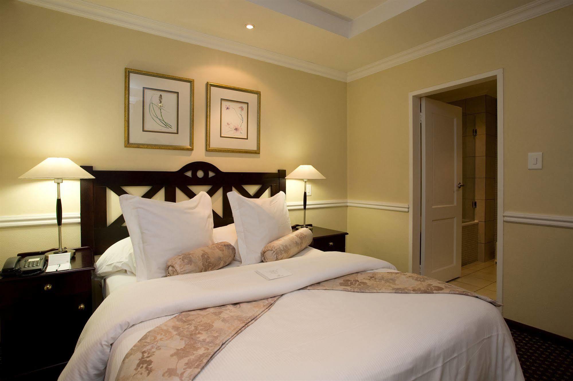Courtyard Hotel Rosebank Johannesburgo Exterior foto
