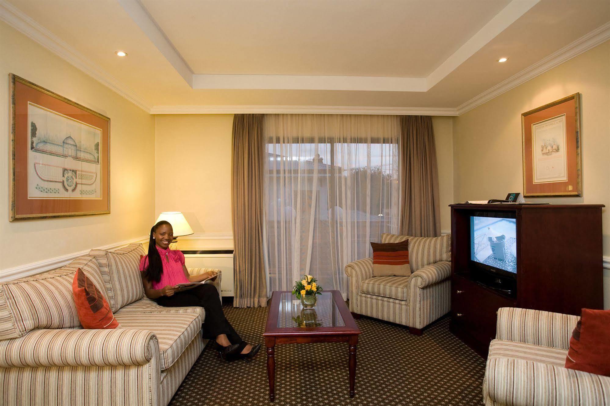 Courtyard Hotel Rosebank Johannesburgo Exterior foto