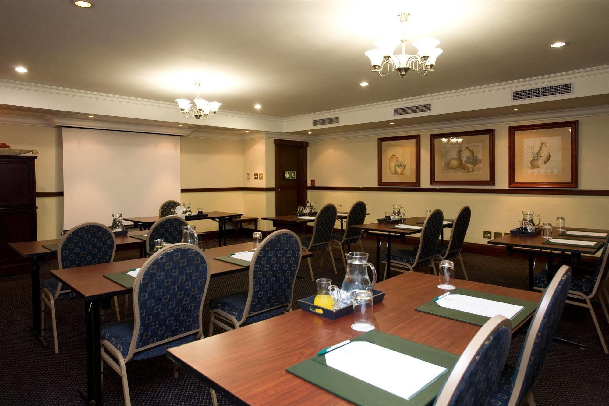 Courtyard Hotel Rosebank Johannesburgo Exterior foto